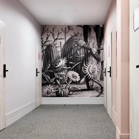 Hola Apartmanhotel 3*